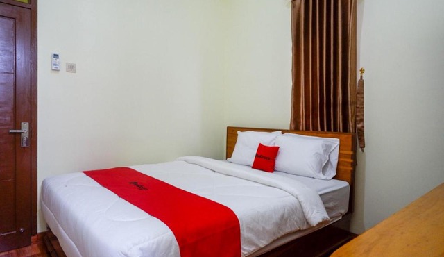 RedDoorz near Rita Supermall Purwokerto 2 in Purwokerto