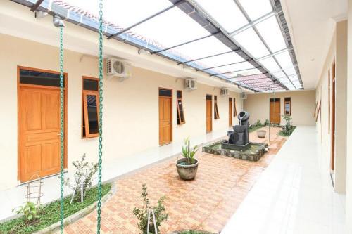RedDoorz near Sheikh Zayed Surakarta