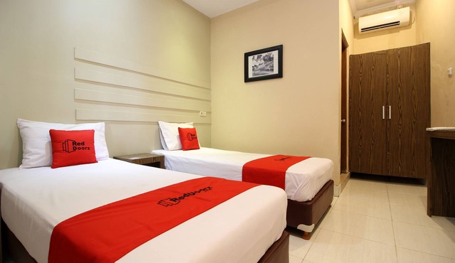 RedDoorz Plus @ Jalan Damai 2 in Ngaglik