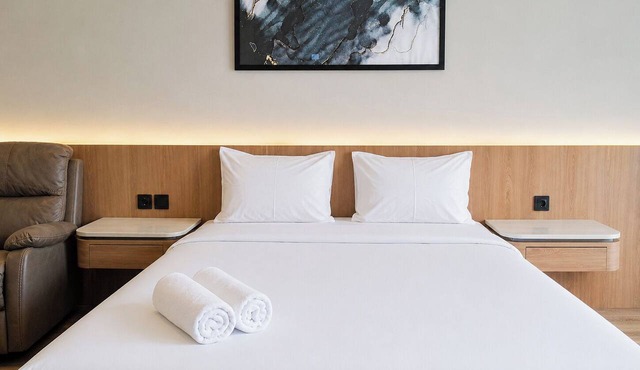 Restful Combined 2Br At Apartment Tamansari Skylounge Balikpapan