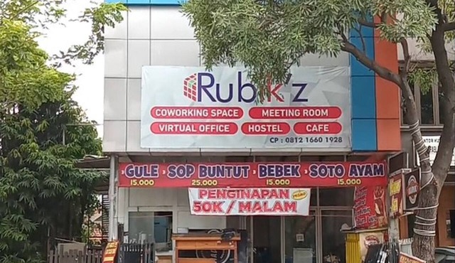 Rubikz Hostel & Cafe