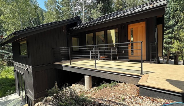Scandinavian 2BR Cozy Retreat,Steps to Shuttle, 12 Min to Vail Village in Vail