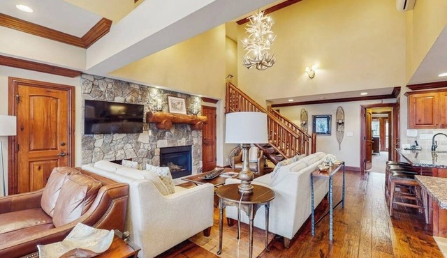 Ski-in/out home w/alpine view, fireplace, AC, fast WiFi, shared pool/hot tubs/WD in Vail