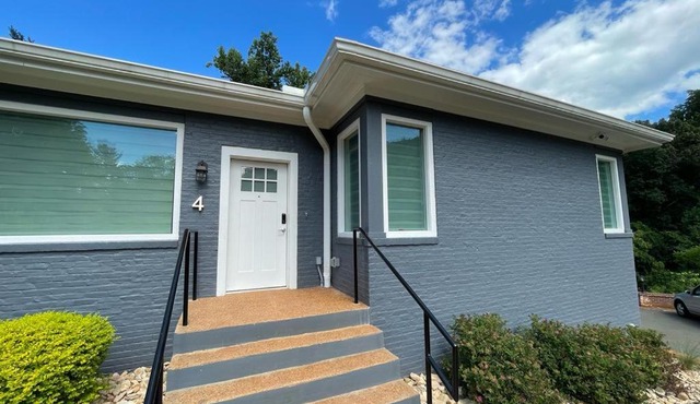 Sonsak - Unit 4 in Charlottesville