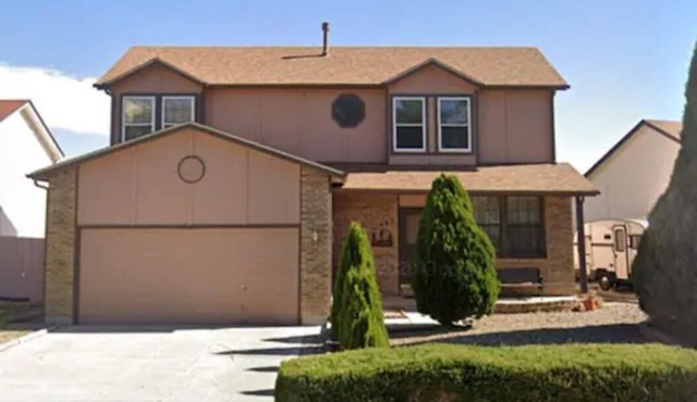 Spacious 3 BDR 2.5 BA House with Hot tub, BBQ, Fire Pit, Night View, Playground in Colorado Springs
