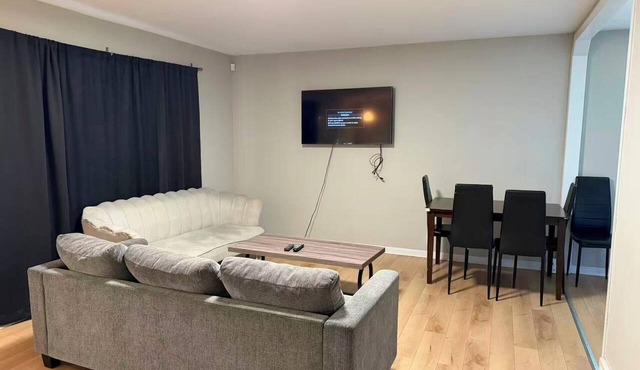 Spacious 5-bedroom bungalow in superb London with AC in London