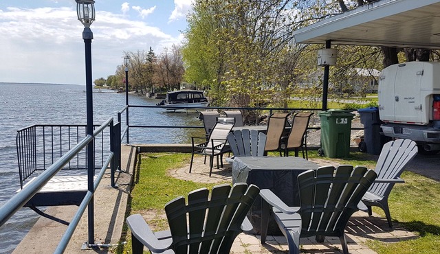 STOPOVER 336: It couldn't be any closer to Lake Champlain! in Venise-en-Québec