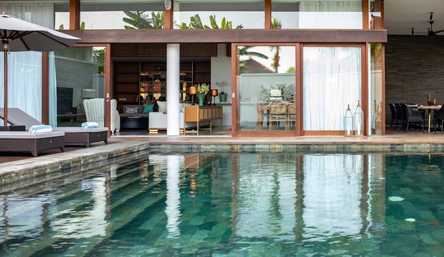 Stylish Beachside Villa with Pool & Stunning Views – Bali Villa 1068