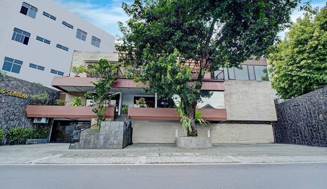 Stylish DBL Suite Escape W/Free WiFi and Parking in Jakarta