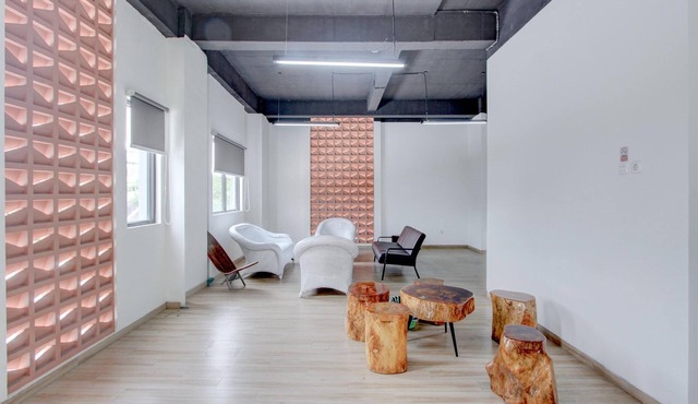 Stylish Deluxe Stay With Free Wifi and Parking
