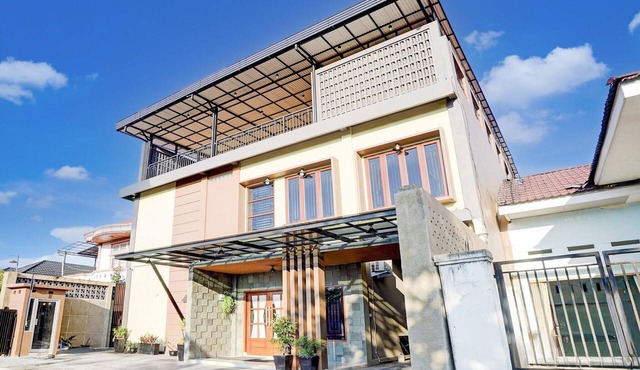 Stylish Twin Suite Escape W/Free WiFi and Parking in Padang