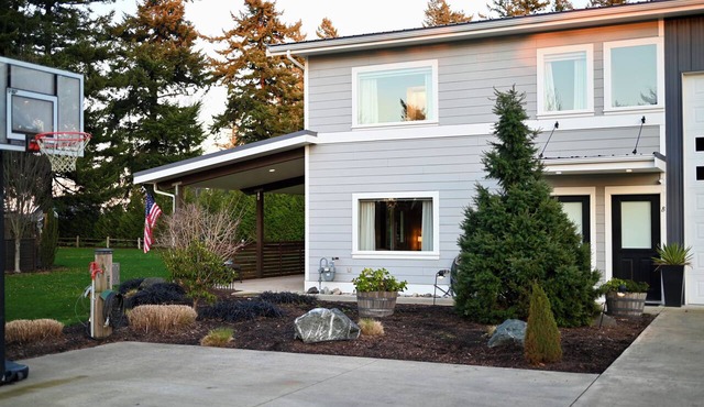 Sunny SHouse in Lynden's countryside in Lynden