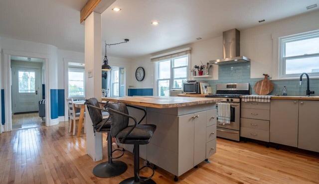 The Granby|2 Bedrooms Apt | Lake Front| 10 min Zoo in Granby