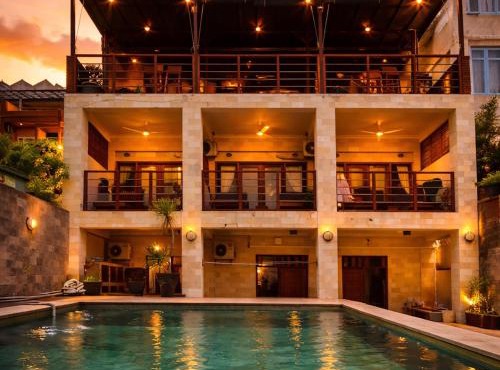 The Loft by Smoke House - Central Stay - Stairs Access in Labuan Bajo