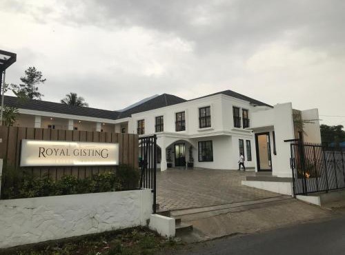 The Royal Gisting - Heritage Hotel in Banjarnegeri