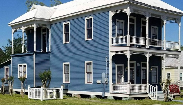 The Victorian Secret - St. Peter House - Downtown, Entire House! New Reno! in New Iberia