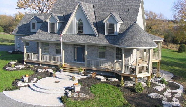 The Winery Home in Hillier