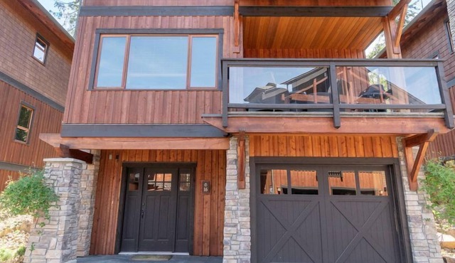 This exceptionally designed lodge offers comfort and luxurious living. in Blind Bay