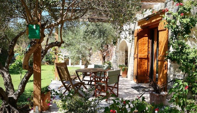Traditional Cretan stone cottage on the semi-rural outskirts of Kefalas, Vamos in Kefalas