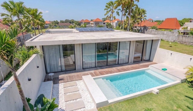 Tropical 2BR Villa in Canggu Beach Nearby Pool in Kabupaten Tabanan
