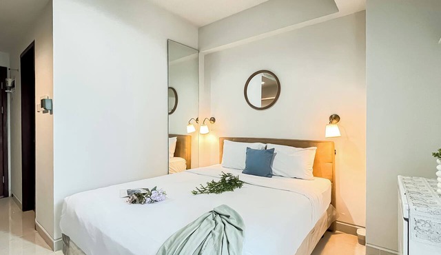 Urban Minimalist Studio At West Vista Apartment