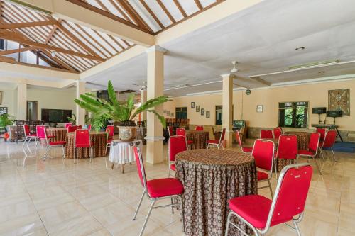 Urbanview Hotel Cendrawasih Lahat By RedDoorz in Muaraenim