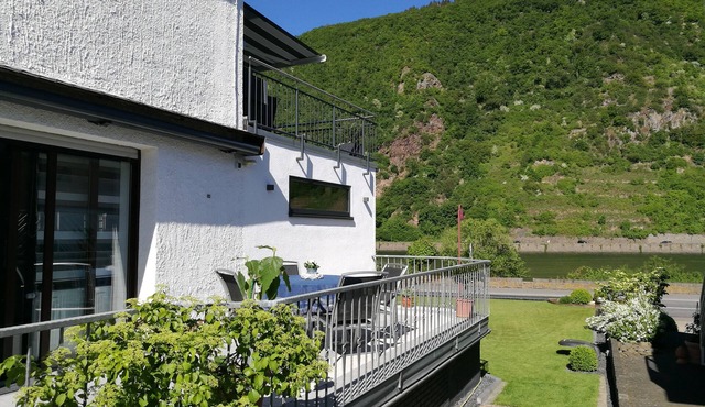 Vacation apartment HAUS KORJÄSSER, Moselle view and sun terrace in Löf