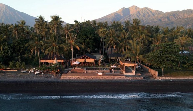 Vela Tianyar Boutique Resort - Oceanfront in Tianyar