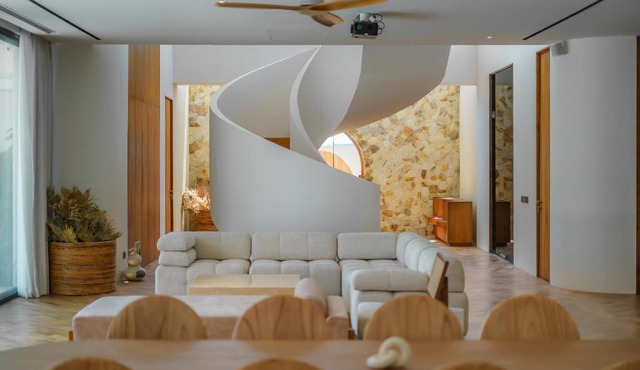 Villa Babylon - 8BR Lux Seseh Villa, 3 pools, Jacuzzi, Ocean views in Munggu