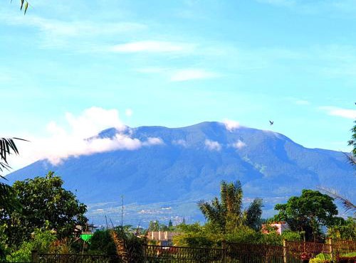 Villa Miky Kota Bunga Puncak Cianjur Bogor in Cinengangirang