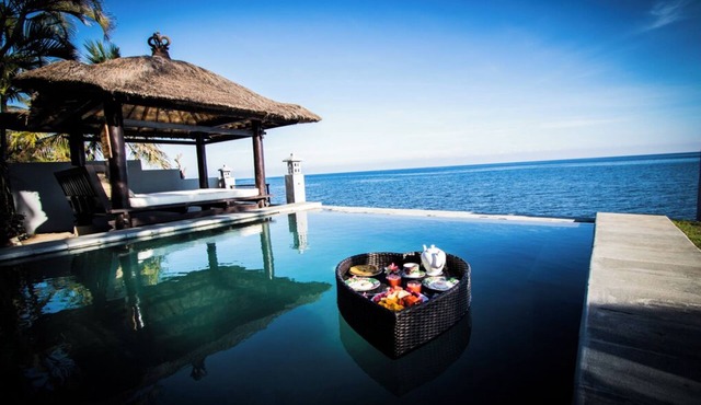 Villa Seaview – 3BR Beachfront Villa with Private Pool, North Bali in Kubutambahan