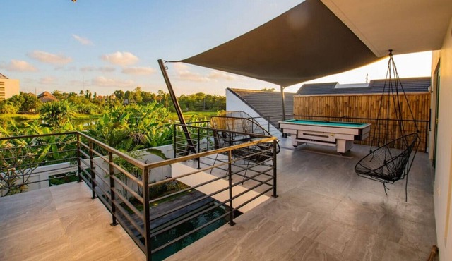 Villa Vamana · Seminyak Beach, Rice Field view 3 bedroom villa in Kuta