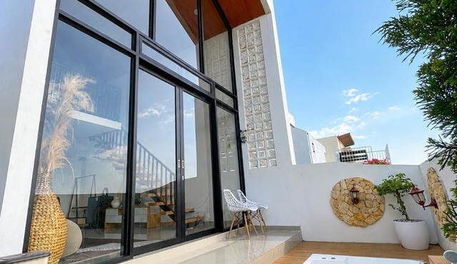Villa With Jacuzzi, Damar Ningrum 3 in Tutugan