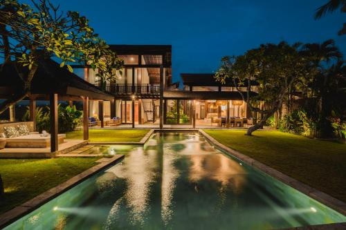 Villas Breeze ONE 4BR luxury getaway! in Selemadeg