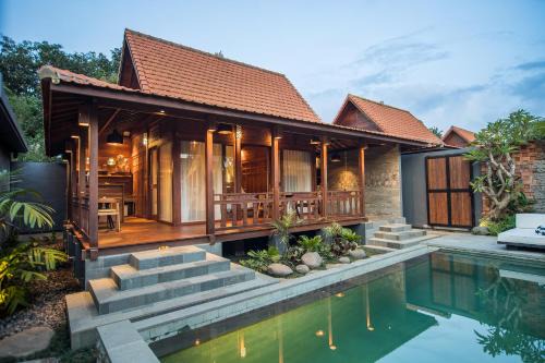 Vishaka Batu Kurung