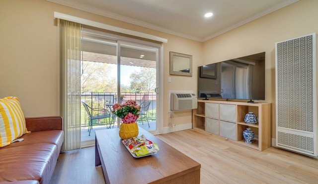 Walkable Pleasanton Condo Near Downtown w/Balcony in Pleasanton