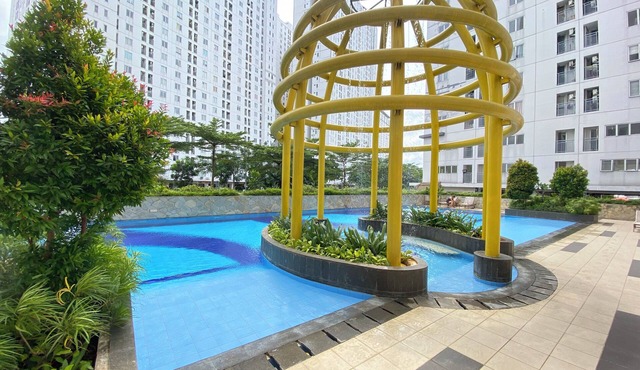 Warm And Homey 2Br Bassura City Apartment
