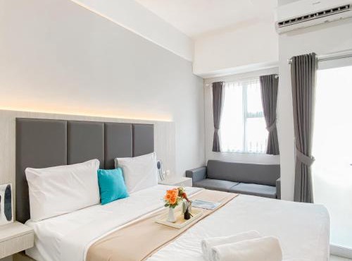 Warm and Restful Studio Transpark Juanda Bekasi Timur Apartment By Travelio in Bekasi