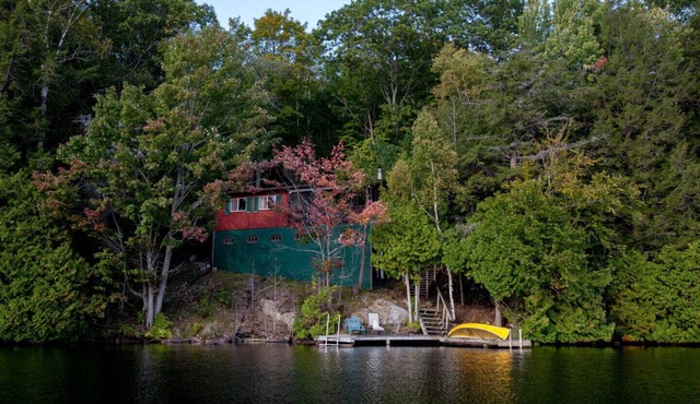 Waterfront Deluxe 3 Bedroom Cottage near Muskoka in Seguin