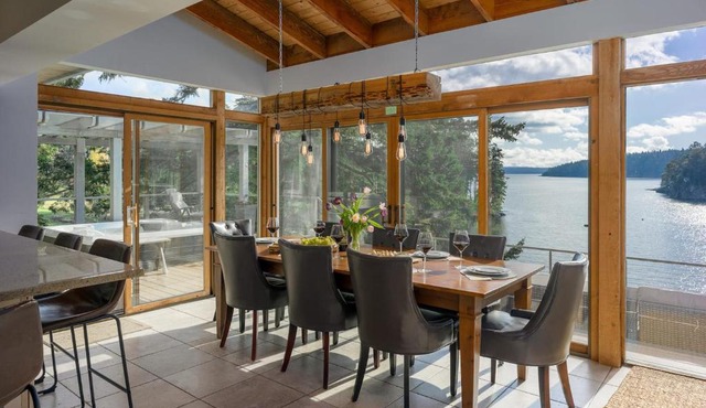 Waterfront Privacy, Hot Tub, Gated Estate in Eastsound