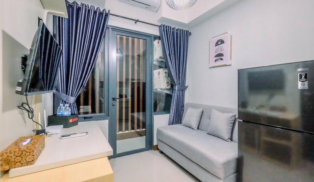 Well Furnished And Comfy 2Br At Royal Heights Apartment