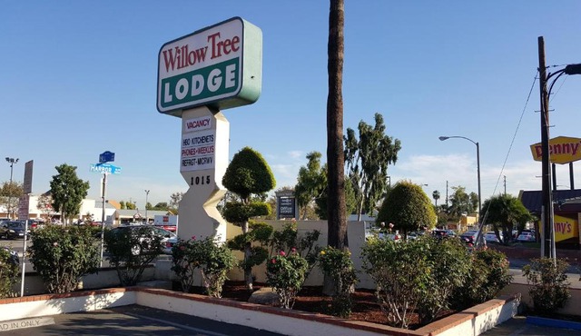 Willow Tree Lodge in Fullerton