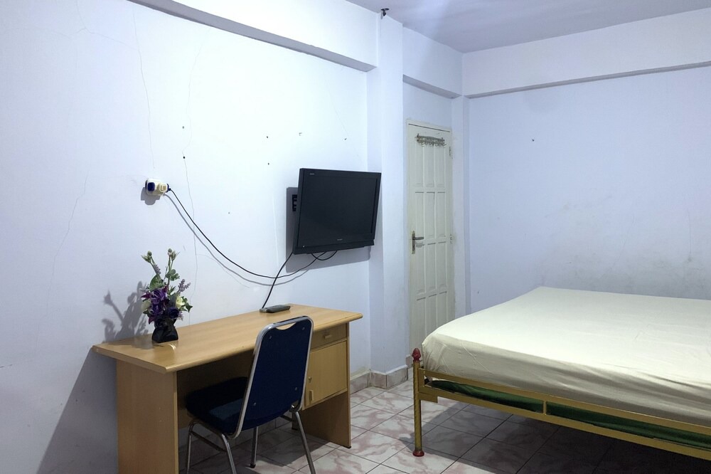 Ternate Hotel | OYO 92892 Aini Homestay