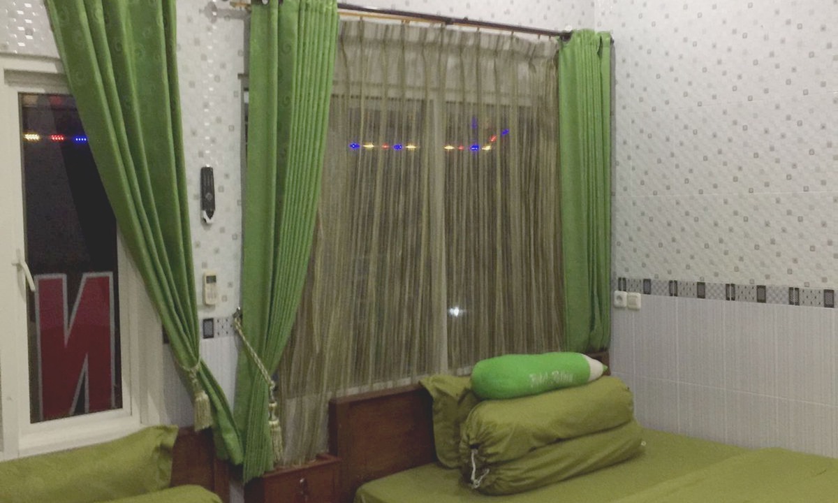 Bawean Island Hotel | OYO Life 93055 Fathin Hotel