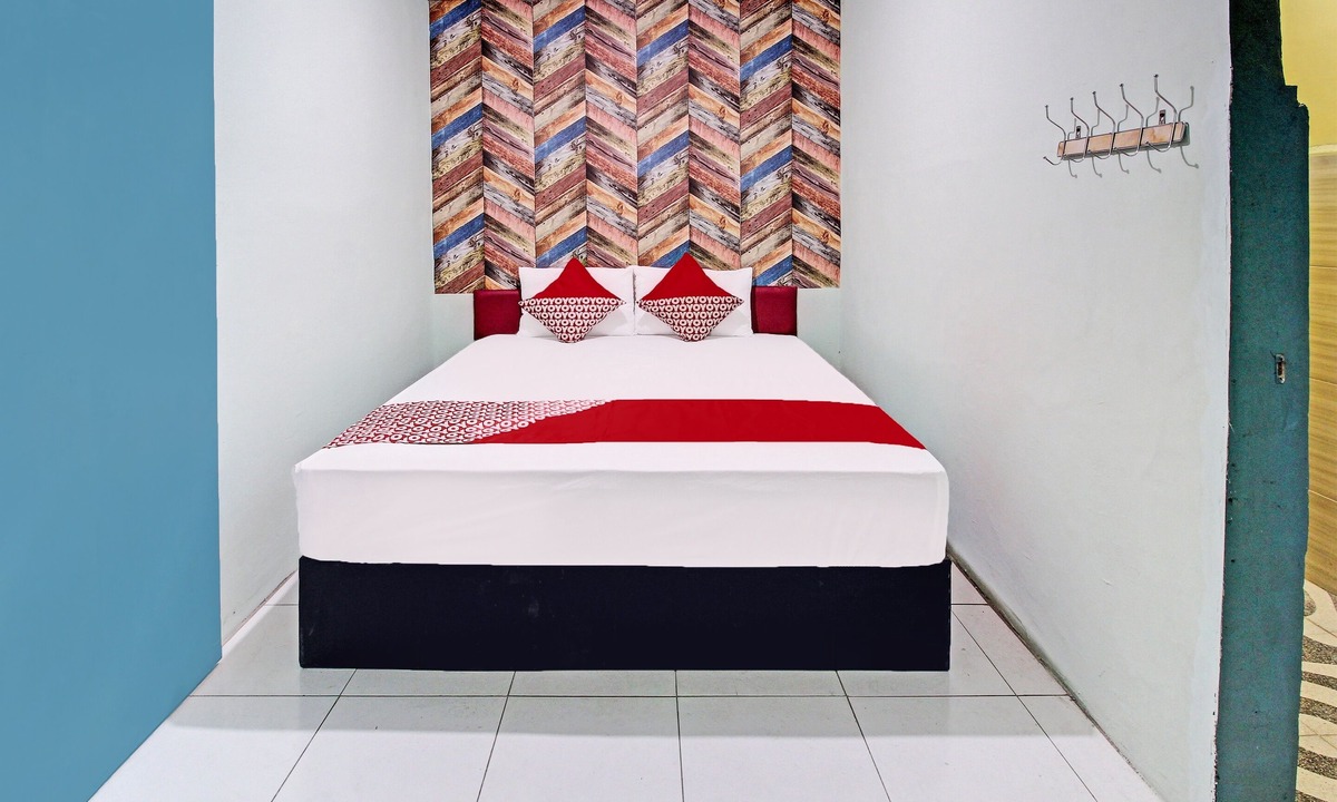 Trenggalek Hotel | OYO Life 92032 Utama Hotel & Karaoke