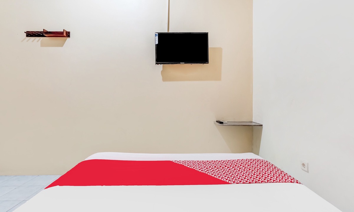 Waru Hotel | OYO 91361 Benlin D'kost Syariah