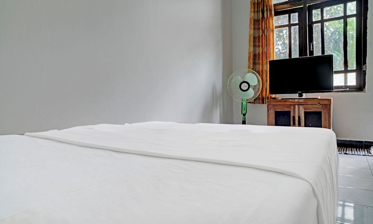 Sukabumi Hotel | Hotel O Home Stay Syariah Aom Kusman