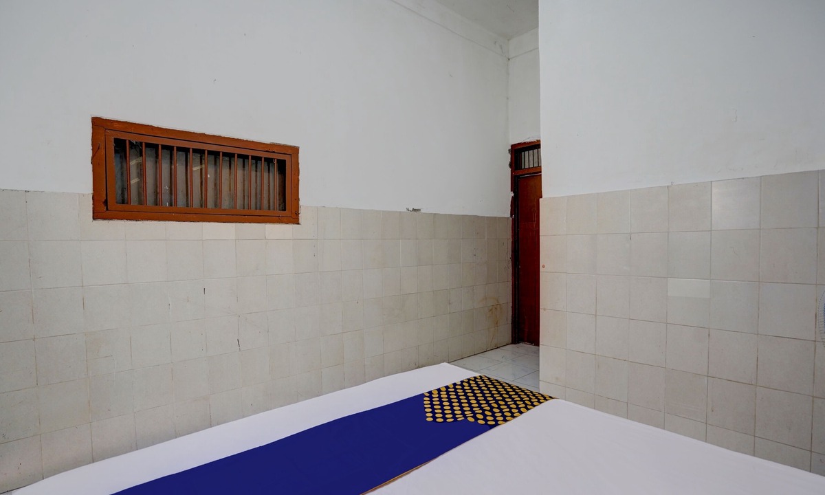 Gresik Hotel | Hotel O Homestay Kedamean