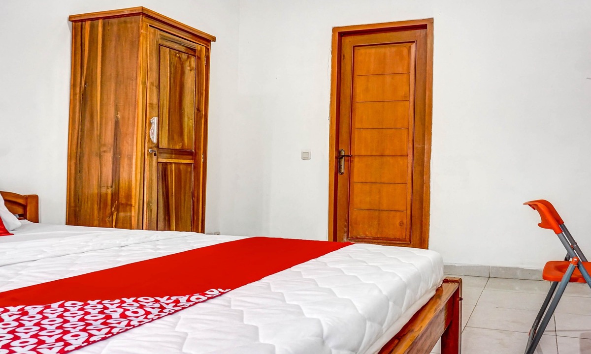Pondok Aren Hotel | OYO 90846 Guesthouse Bintaro Asri Syariah