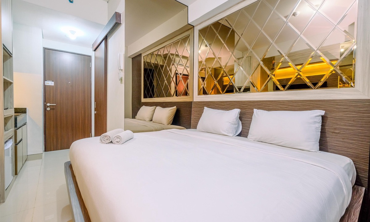 Bekasi Apartment | Warm And Minimalist Studio Room Transpark Cibubur Apartment